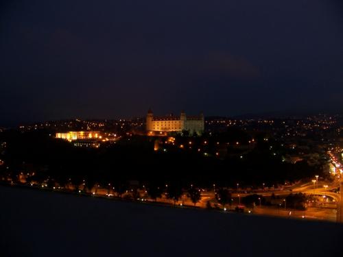 Bratislava bei Nacht (slovac_republic_100_3694.jpg) wird geladen. Eindrucksvolle Fotos aus der Slowakei erwarten Sie.